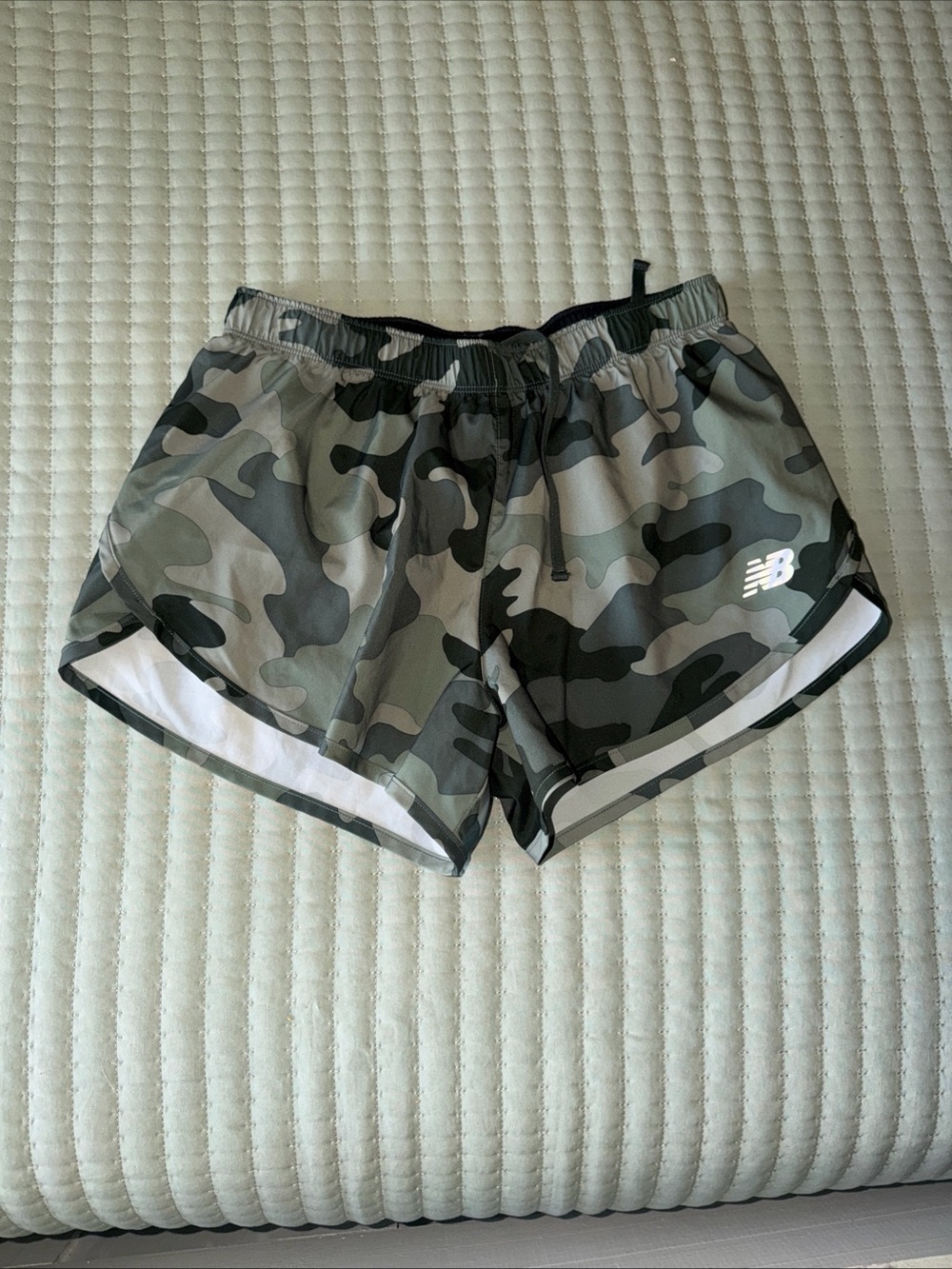 New Balance Shorts Women Size Small Green Camouflage Pull On Lined